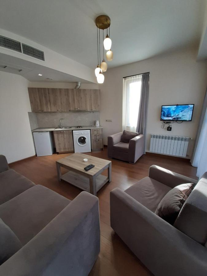 Deluxe Apartment In The City Center 2 Rooms Yerevan Exterior photo