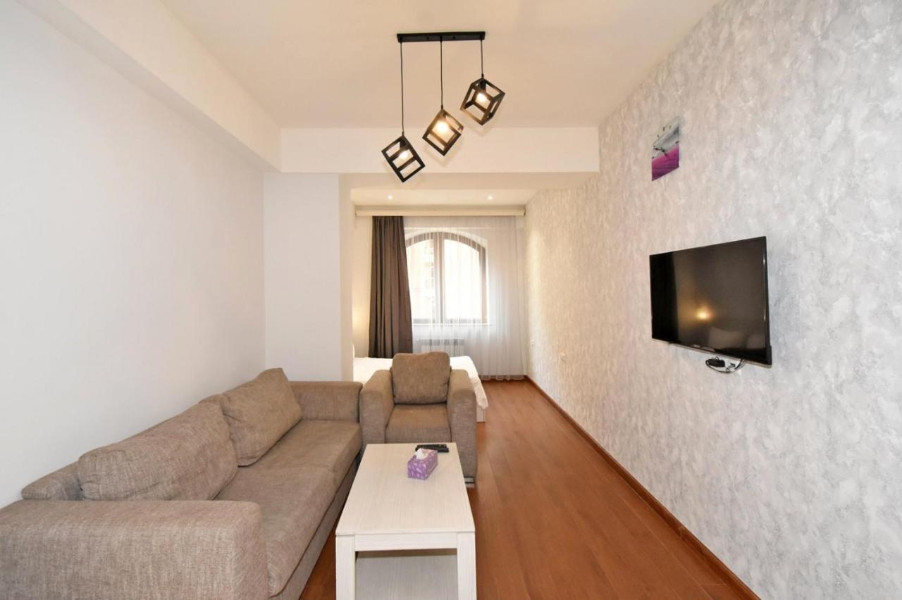 Deluxe Apartment In The City Center 2 Rooms Yerevan Exterior photo